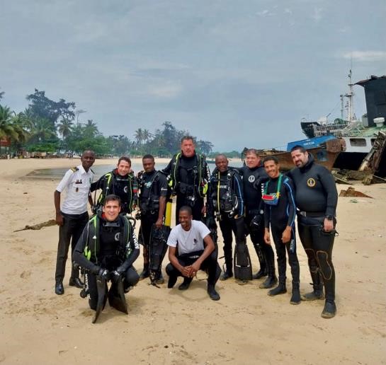Diving activity with the Angolan Navy
