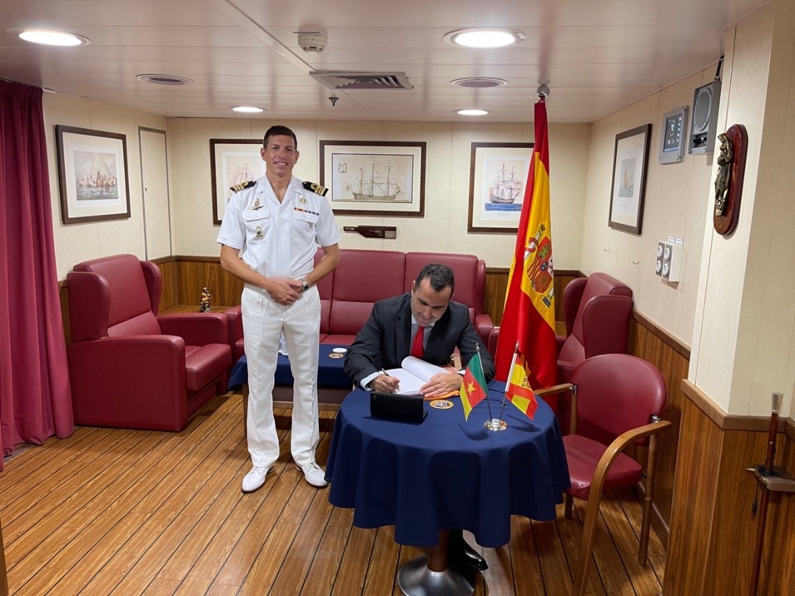 Signing of the BAM 'Meteoro' Book of Honor