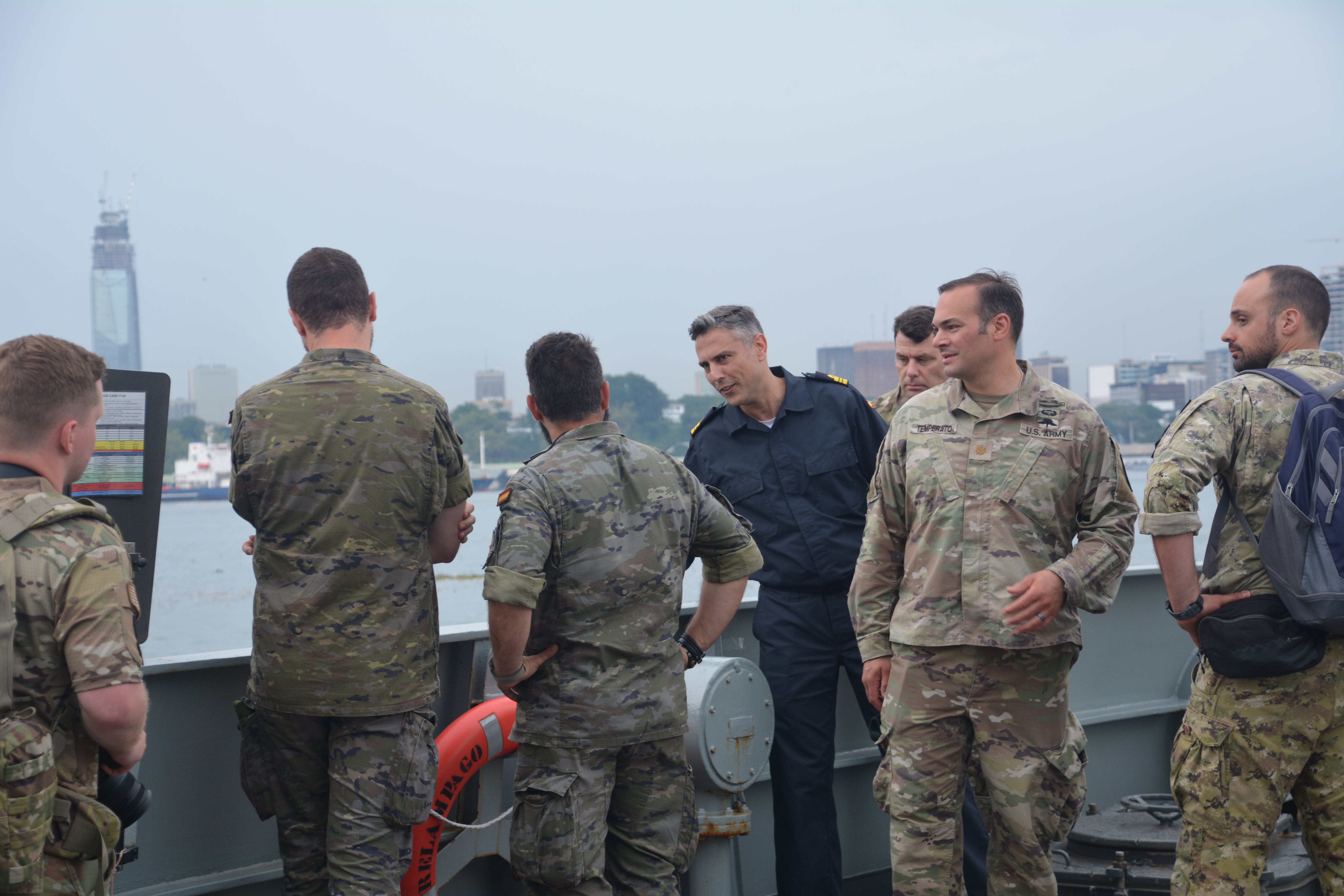 Commander Meijueiro aboard the Relámpago