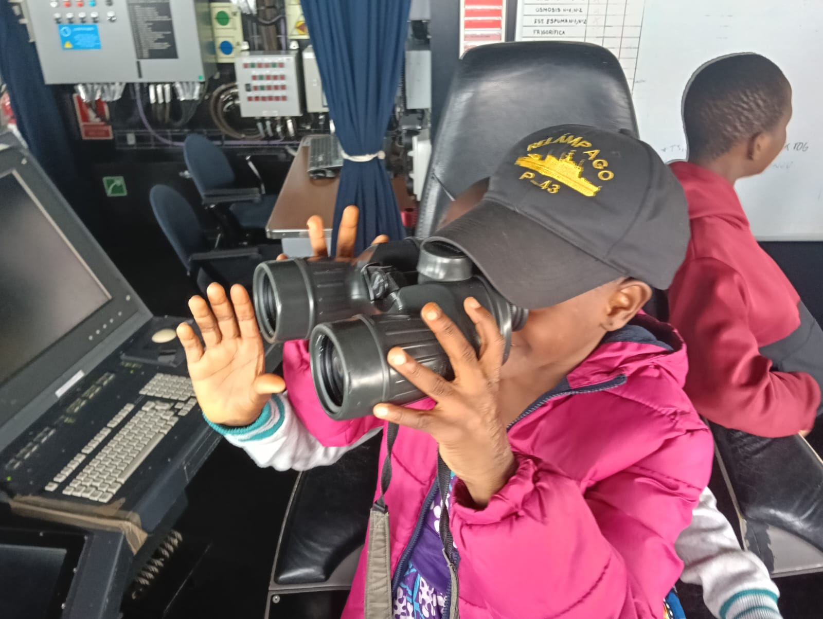 Children under the care of 'Mensajeros de la Paz' aboard the 'Relámpago'
