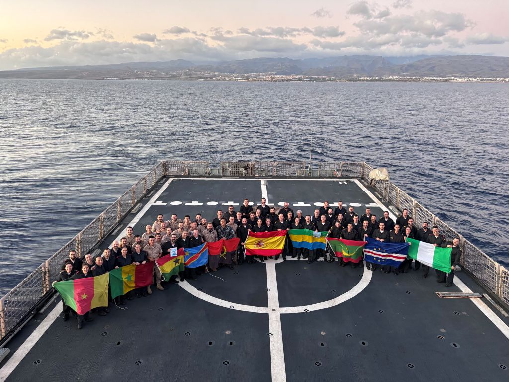 Crew of the BAM 'Rayo'