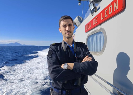 The Commanding Officer of ZSPV Isla de León