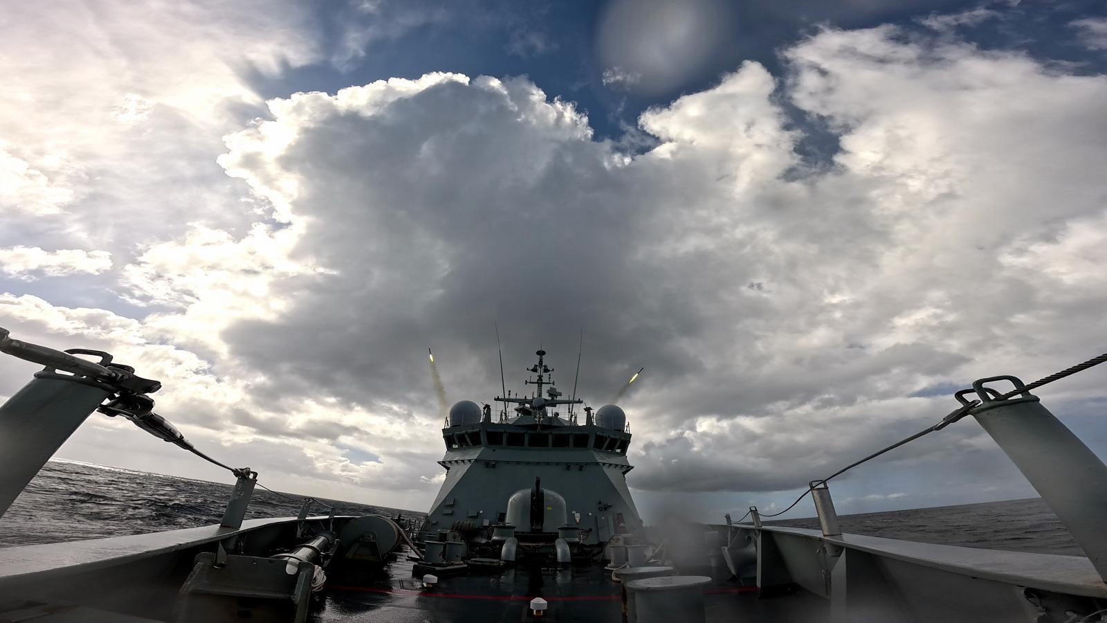 OPV Relámpago deploying chaff