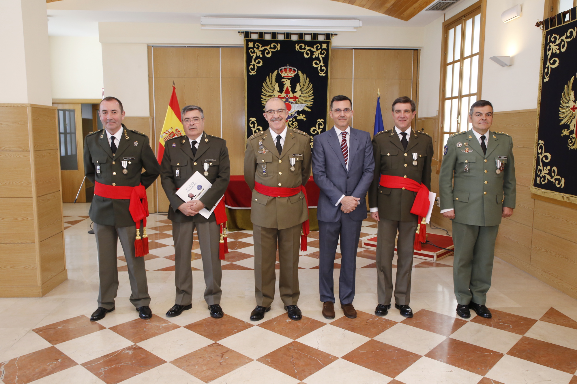 Cinco militares españoles reciben el premio Serge Lazareff de la OTAN