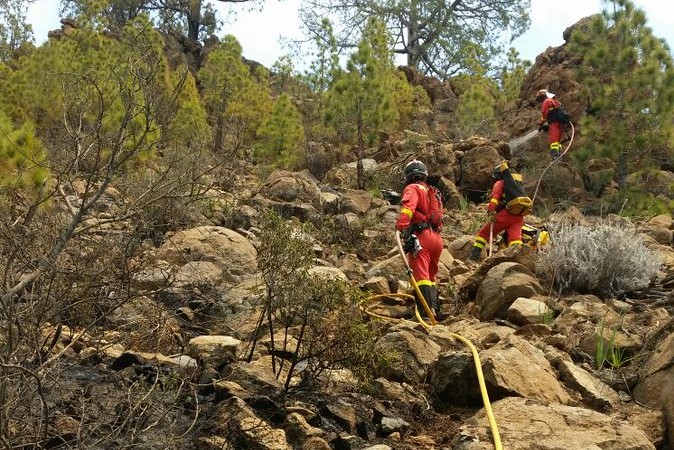 La Unidad Militar de Emergencias colabora en la extinción del incendio forestal declarado en Tenerife