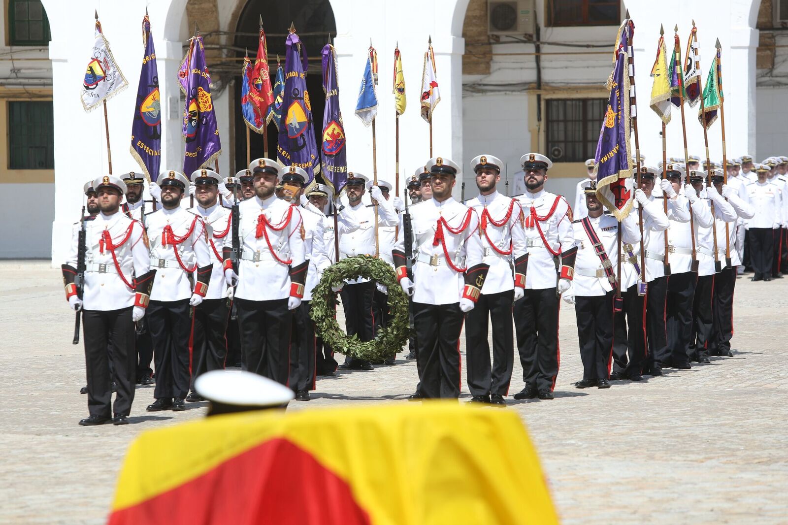 La ministra de Defensa preside el acto de honras fúnebres por el soldado fallecido en Malí