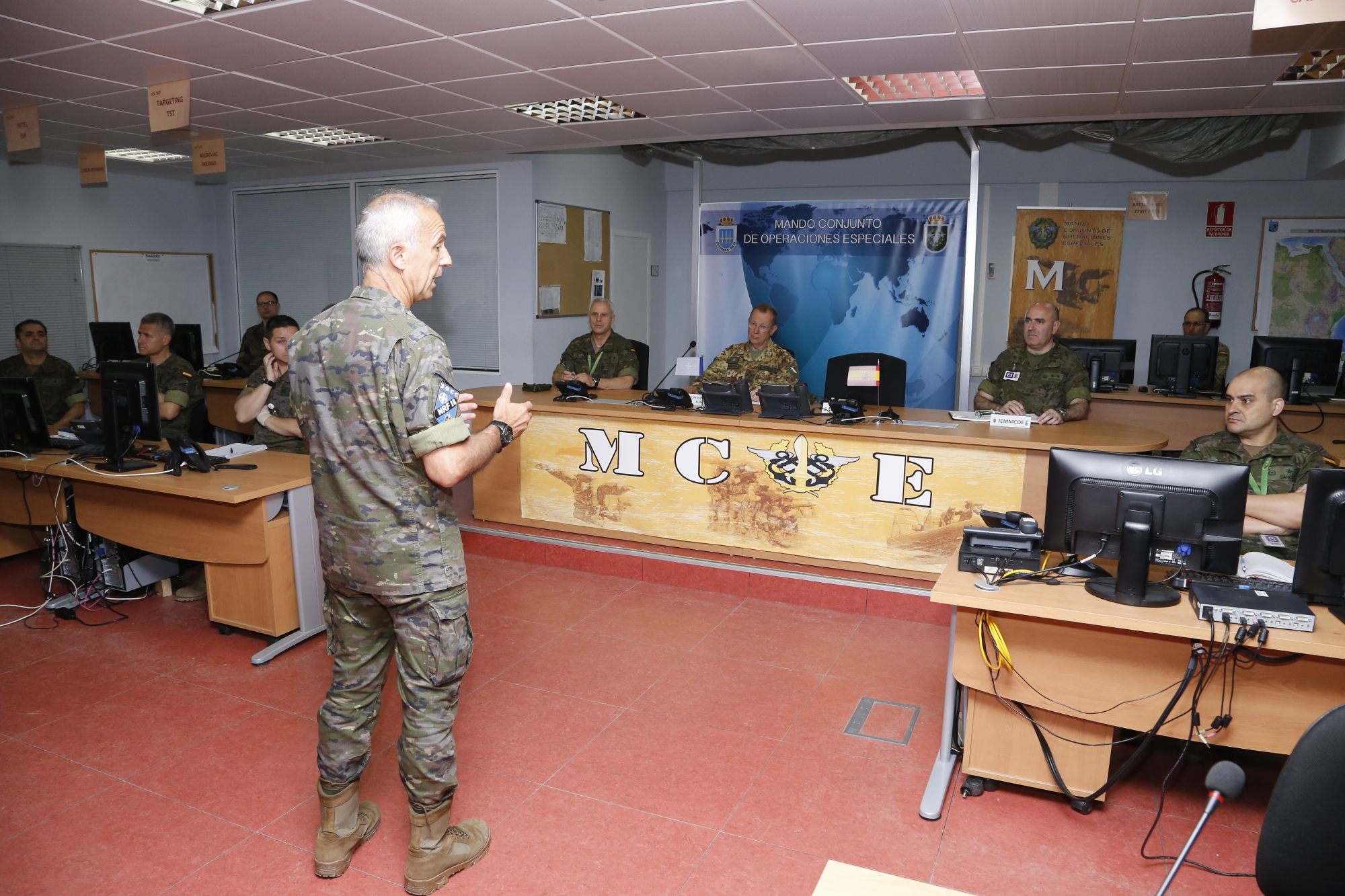 El comandante de la Fuerza Conjunta de Brunsum comprueba las capacidades del Mando Conjunto de Operaciones Especiales