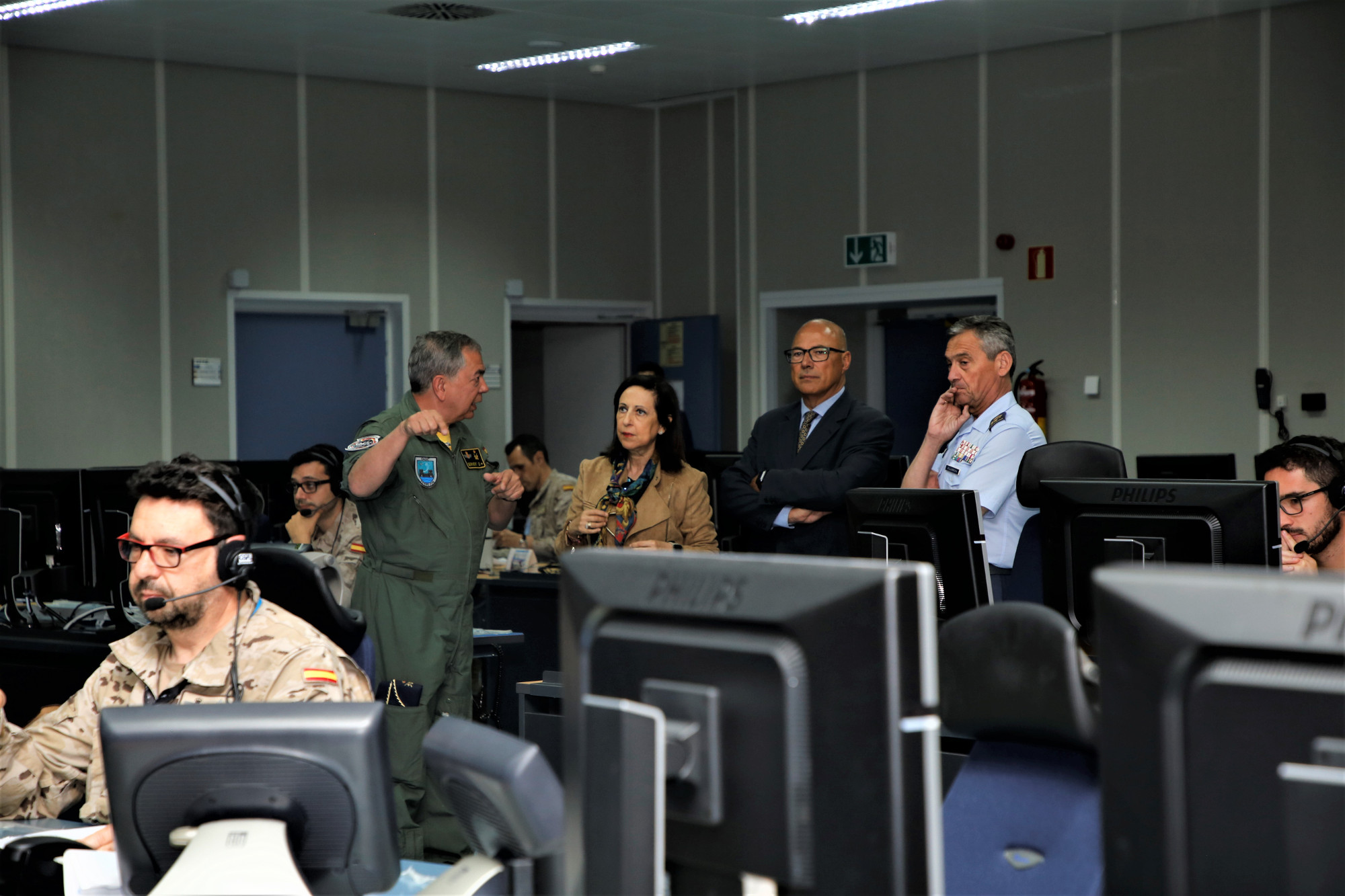 La ministra de Defensa visita el Centro de Operaciones Aéreas de la OTAN