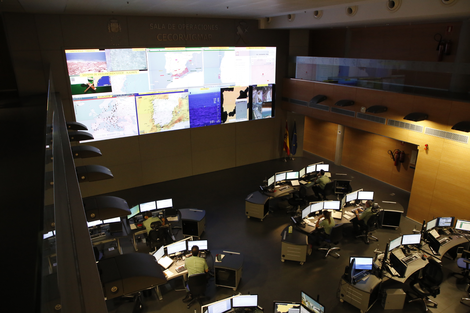 El JEMAD conoce en detalle la labor del Centro de Coordinación para la Vigilancia Marítima de la Guardia Civil