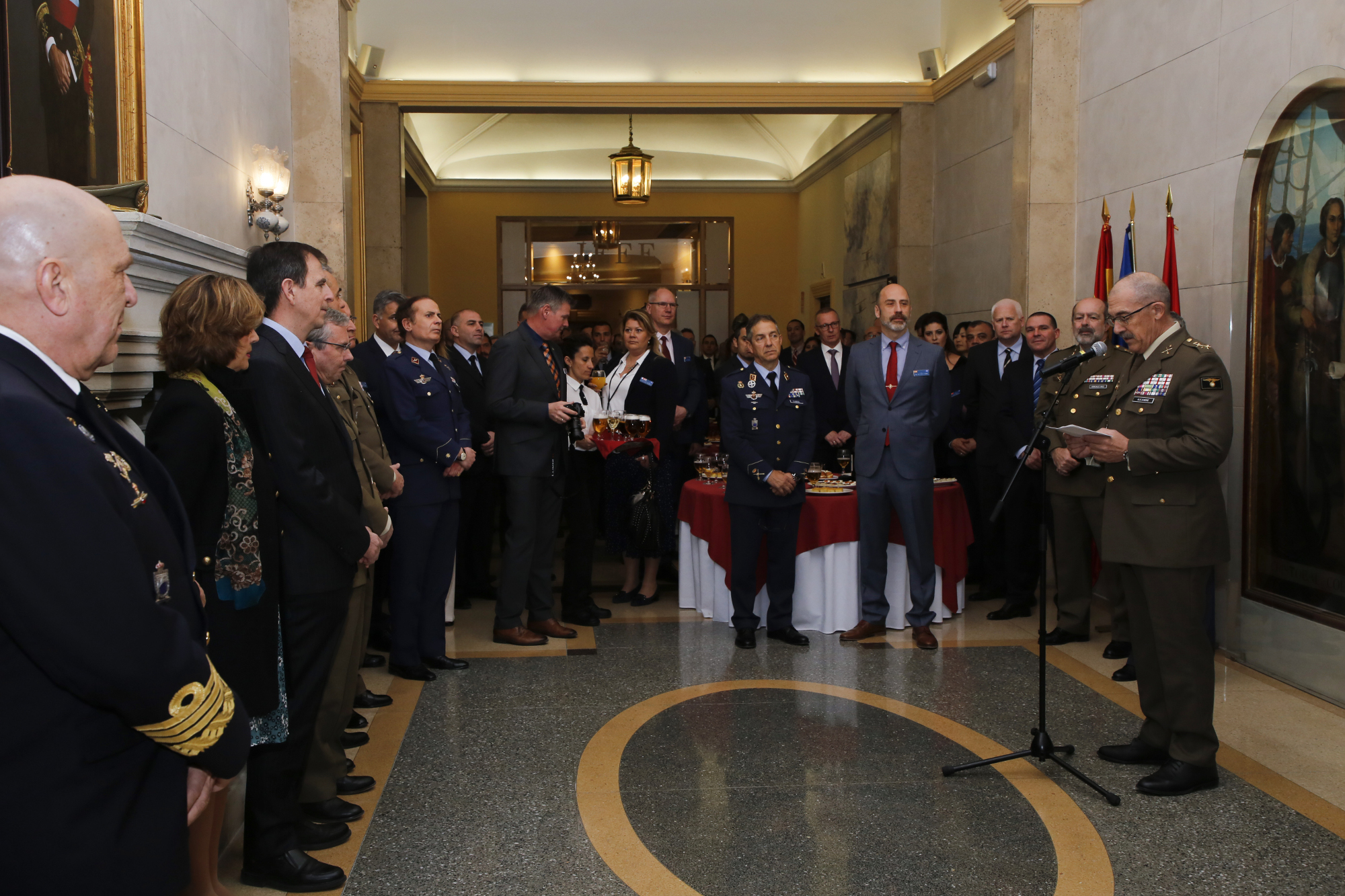 El JEMAD recibe al 134 curso senior del Colegio de Defensa de la OTAN