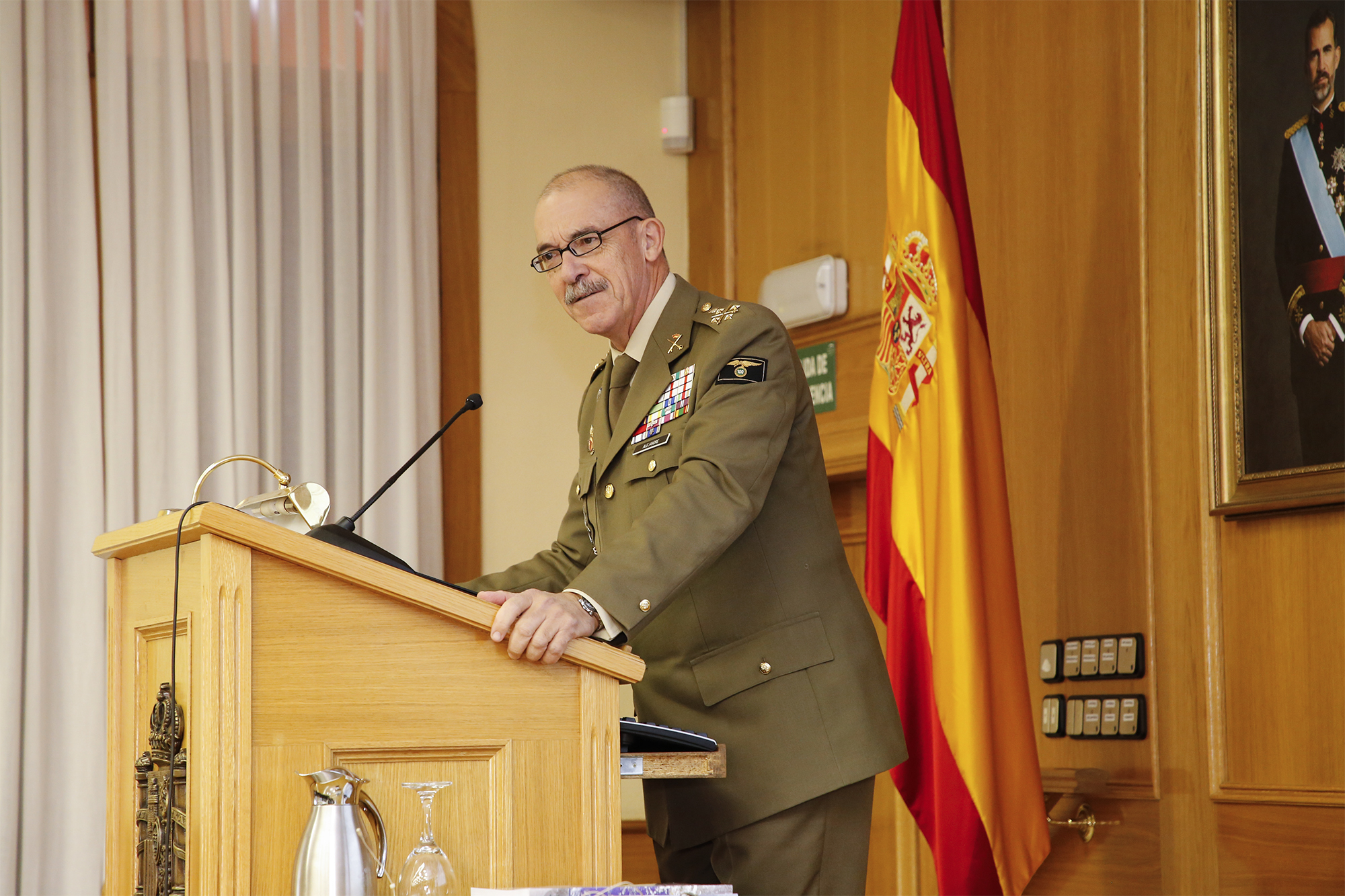 The Chief of the Defence Staff gives a conference for students taking part in the updating course of promotion to commander