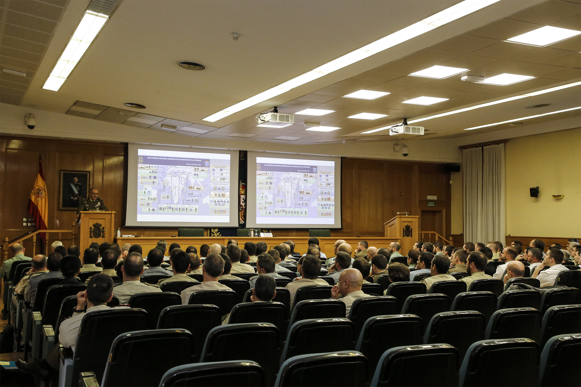 The Chief of the Defence Staff gives a conference for students taking part in the updating course of promotion to commander