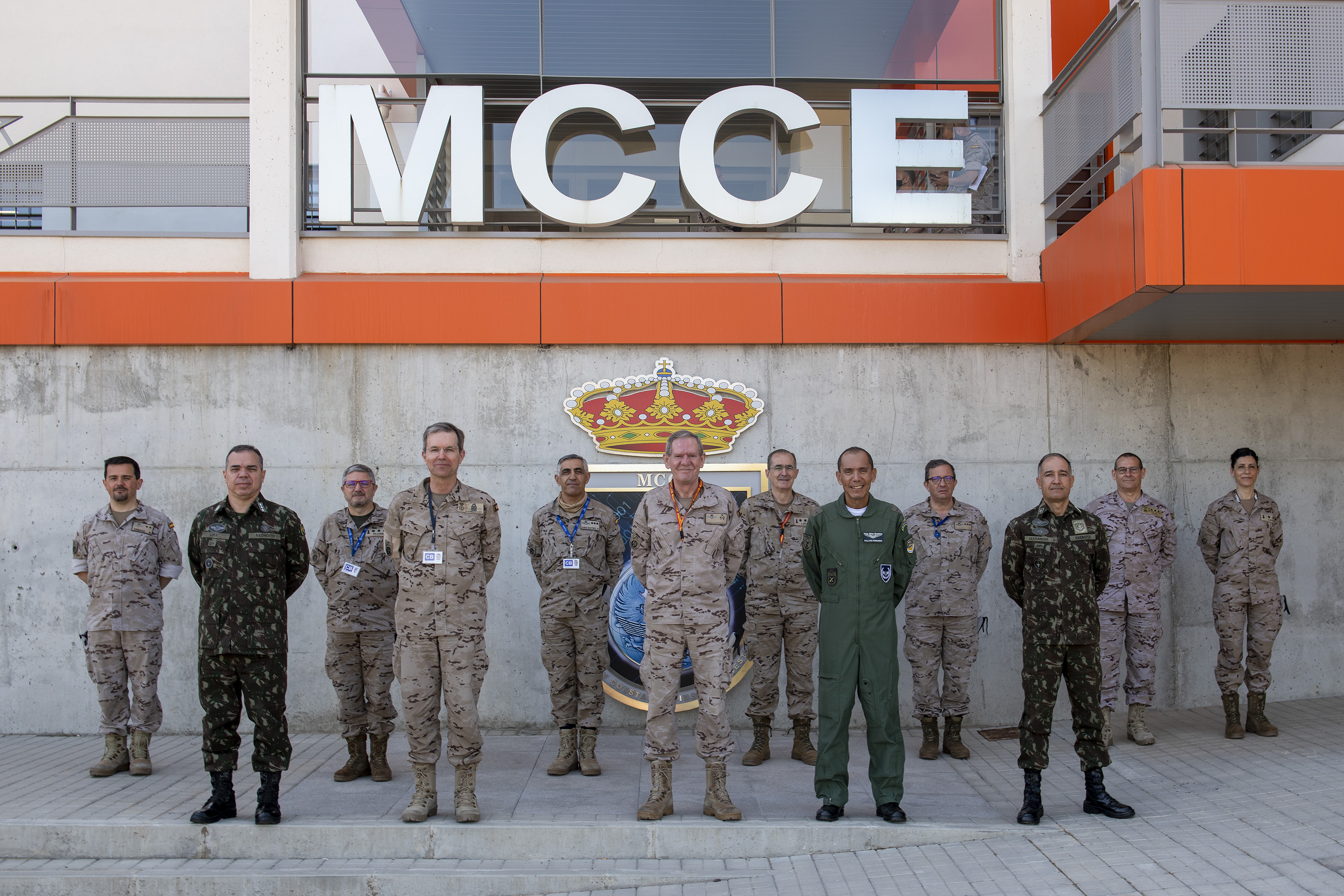 Brazilian military personnel with representatives of the MCCE