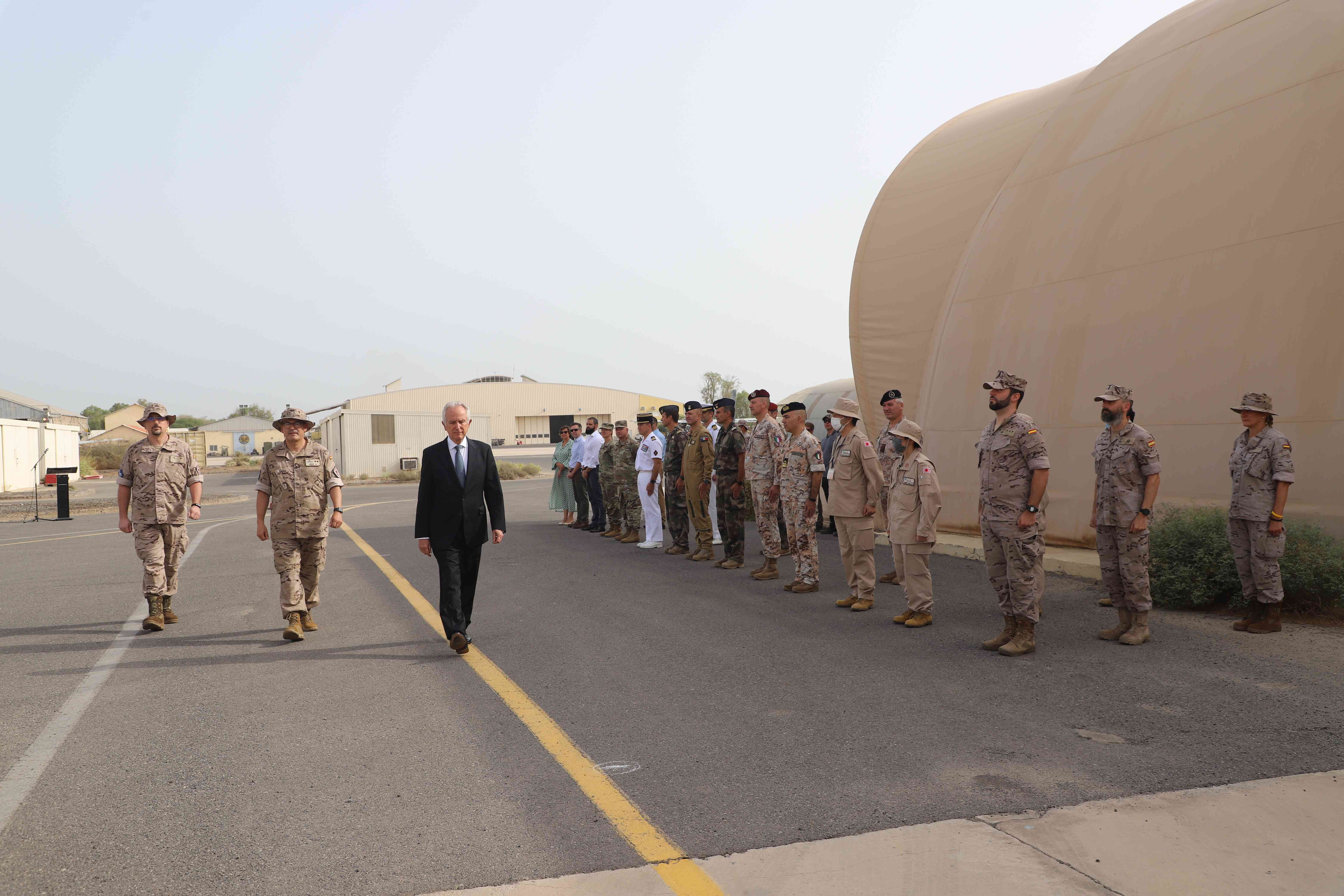 Arrival of the Spanish Ambassador to the Base