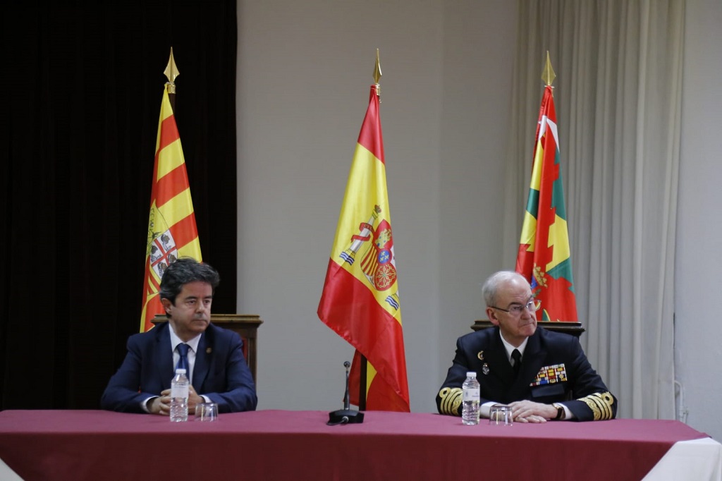 The JEMAD accompanied by the Mayor of Huesca