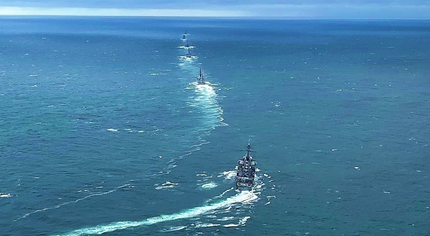 Formations alongside CSG vessels