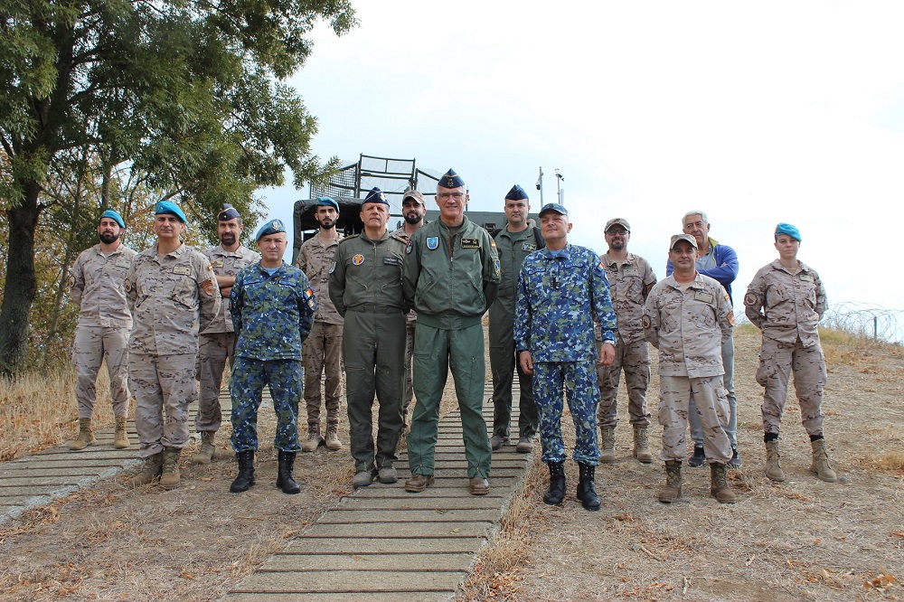 Photo of the visit next to the AN/TPS-43M Radar