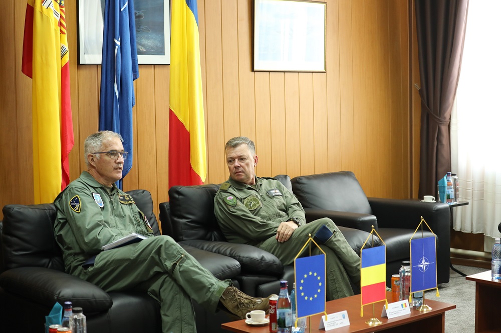 Meeting at Feteşti base