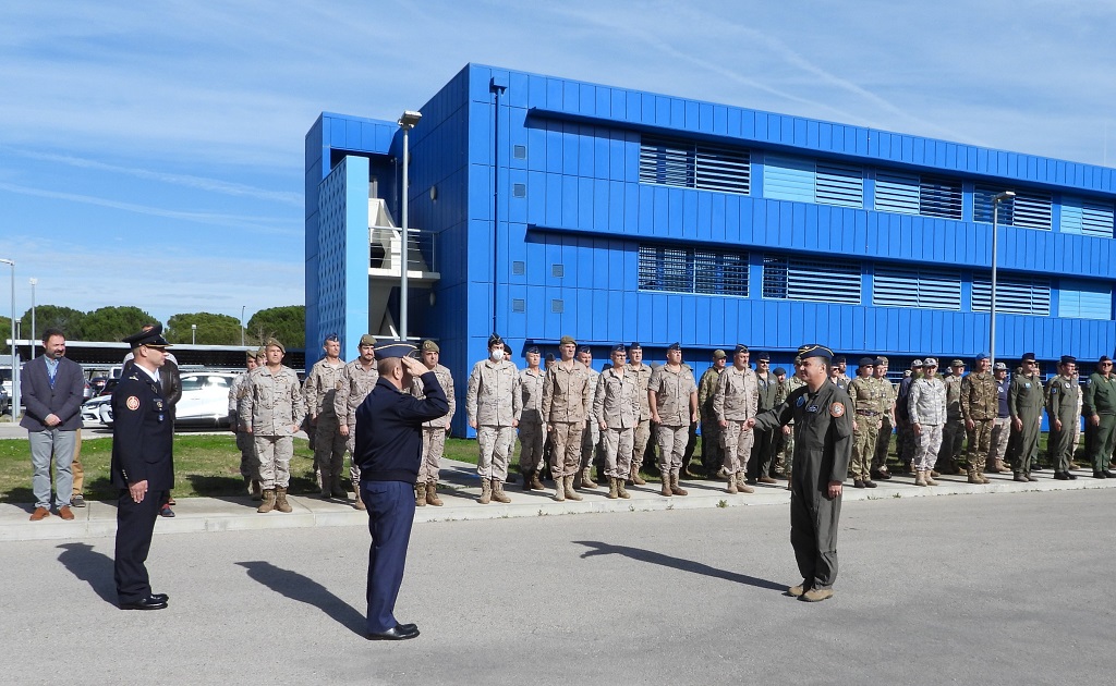 Commander Mitrovski greets the Commander in Chief of the Unit