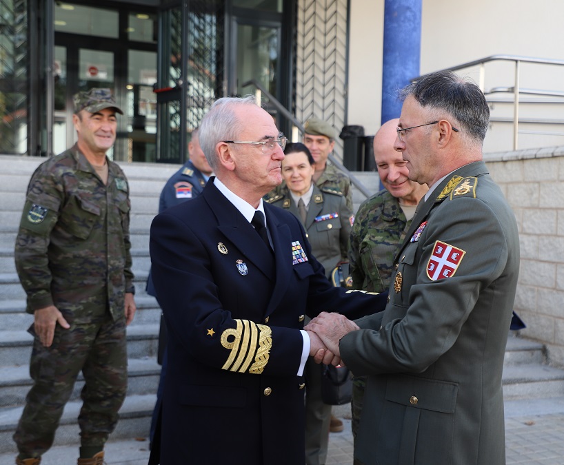 The Chief of Defence and his Serbian counterpart