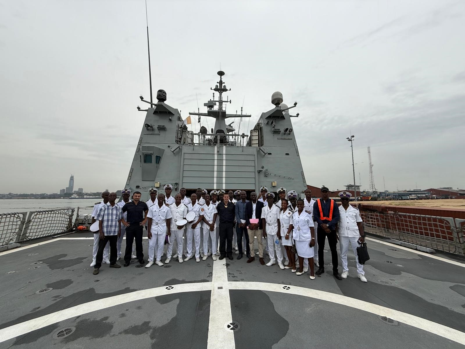 Group photo of ‘Flintlock 25’ participants on the upper deck of BAM ‘Relámpago’