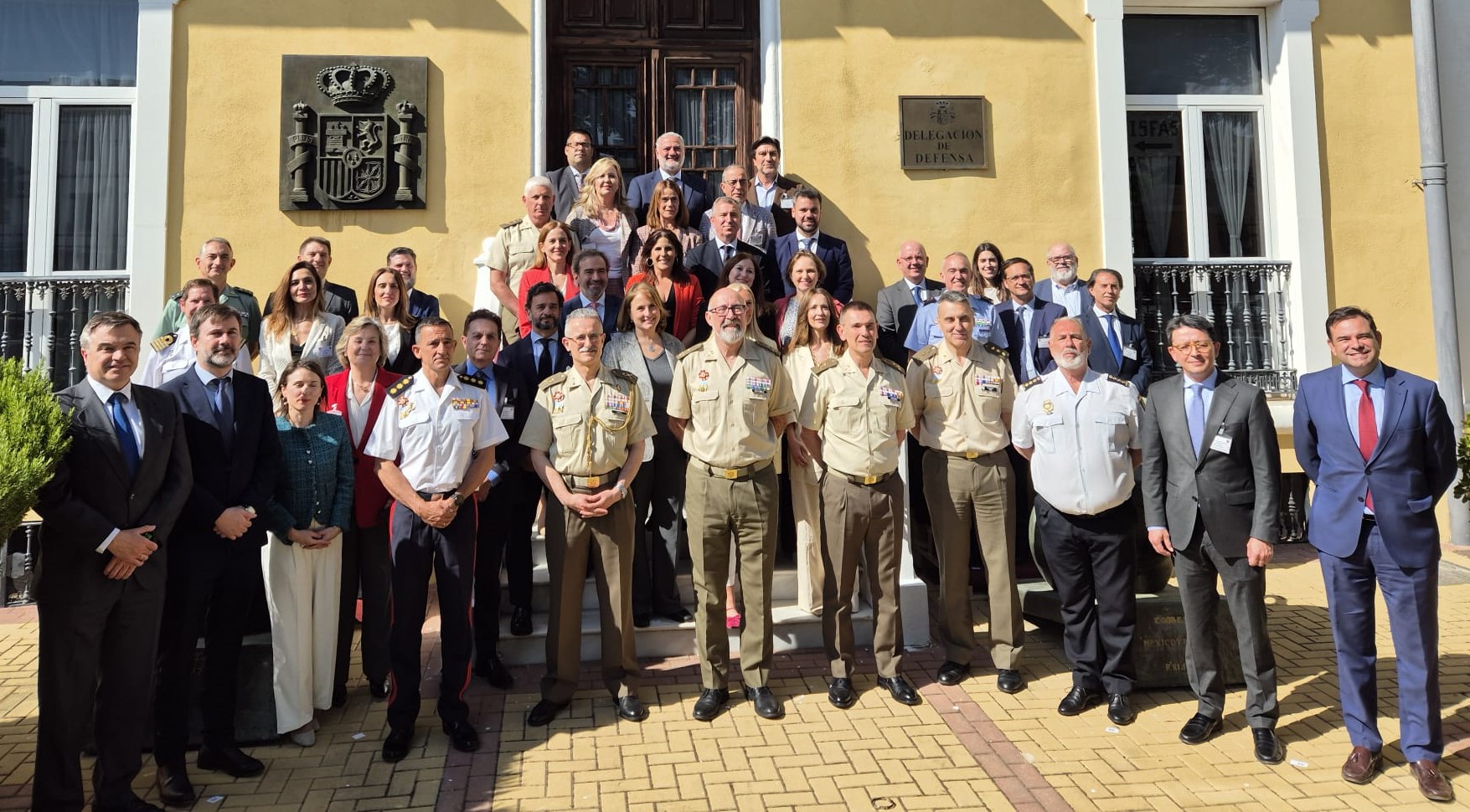 Participants, academic staff, and senior military officials