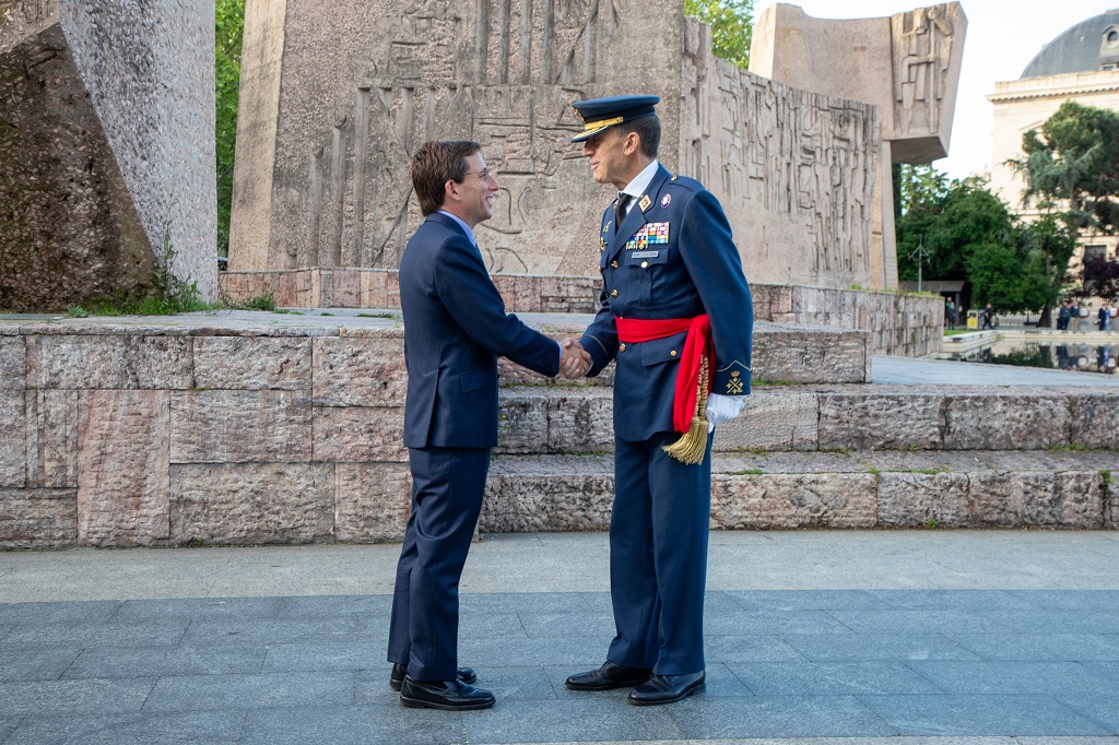 Chief of the Air and Space Force, Air General Francisco Braco Carbó, and the Mayor of Madrid, José Luis Martínez-Almeida