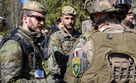 UVE observers interviewing a French sub-group commander