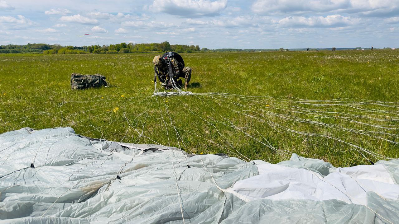 Post-landing parachute recovery