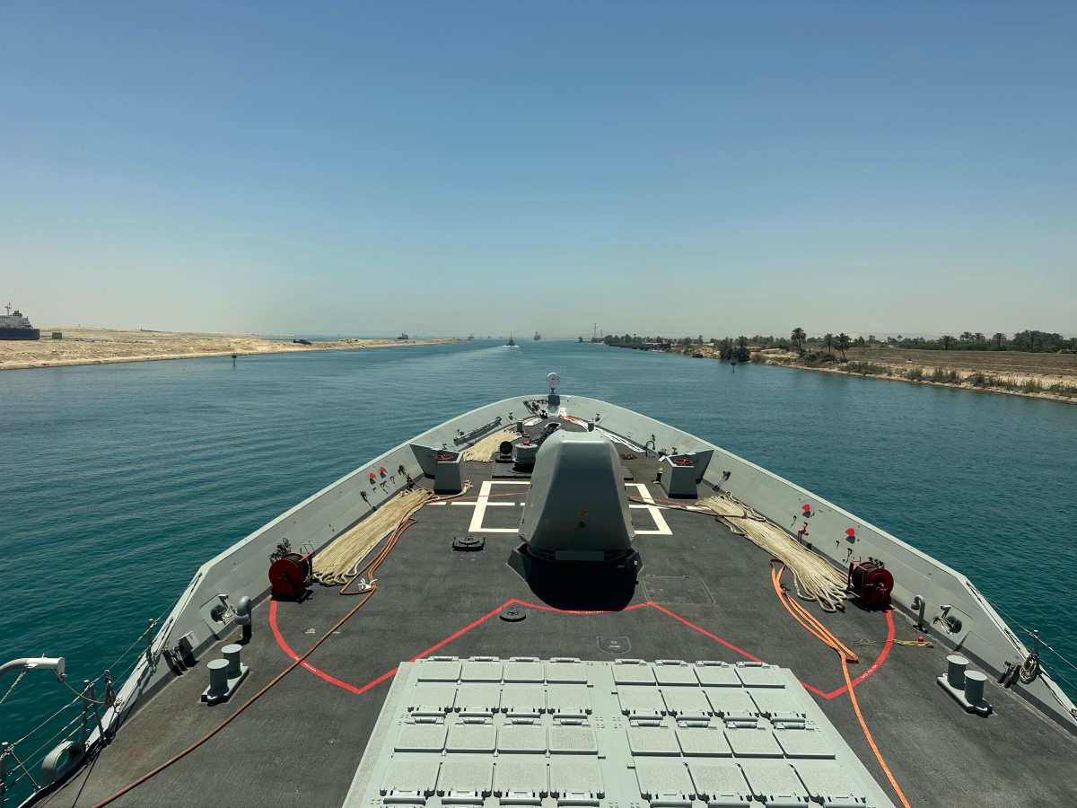 Passage of the frigate ‘Méndez Núñez’ through the Suez Canal