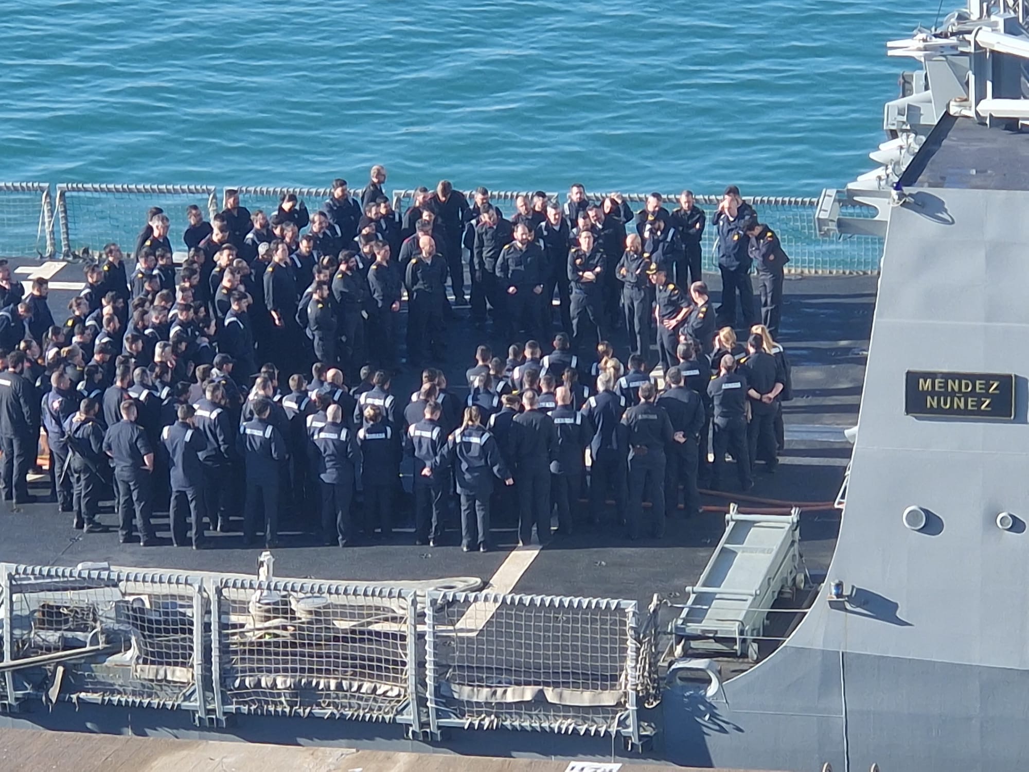 Mendez Núñez' crew on deck