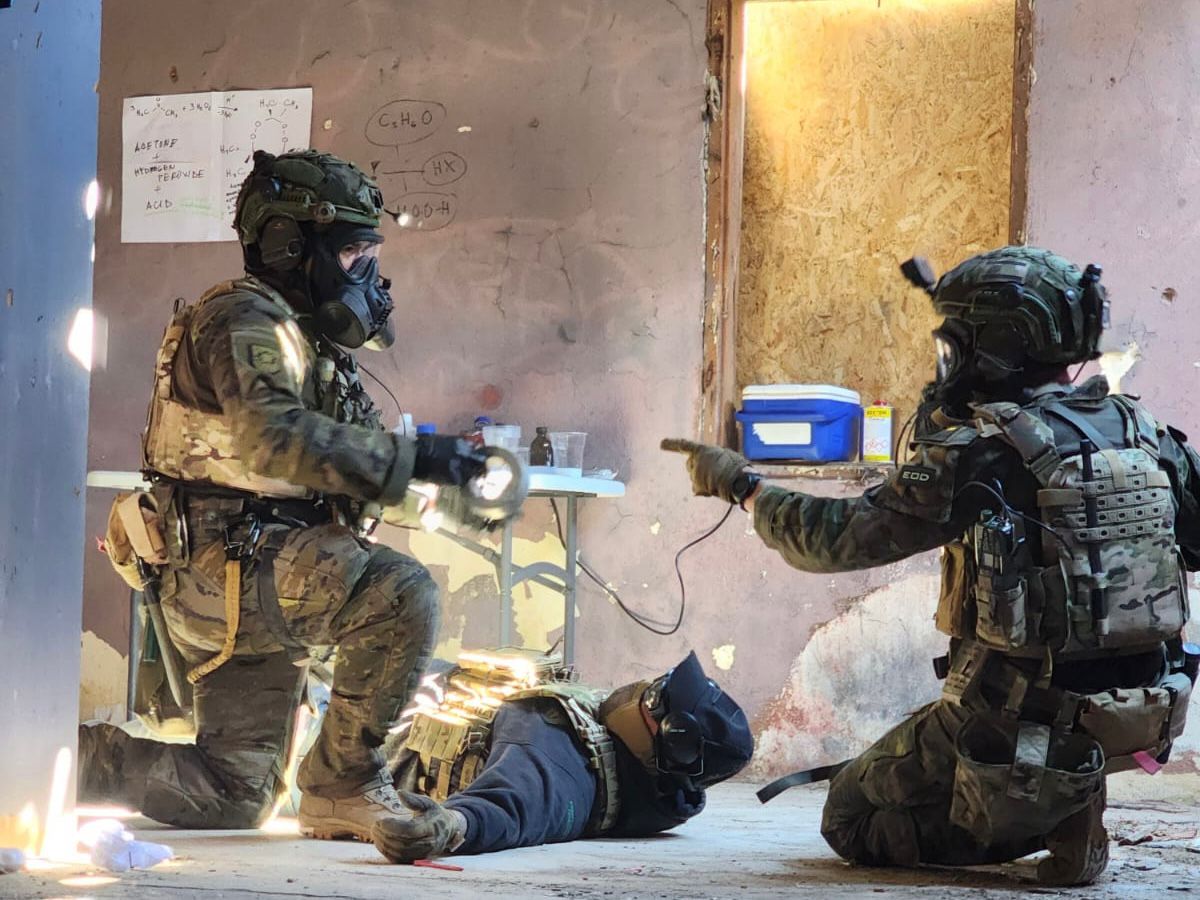 Hostage rescue with bomb waistcoat