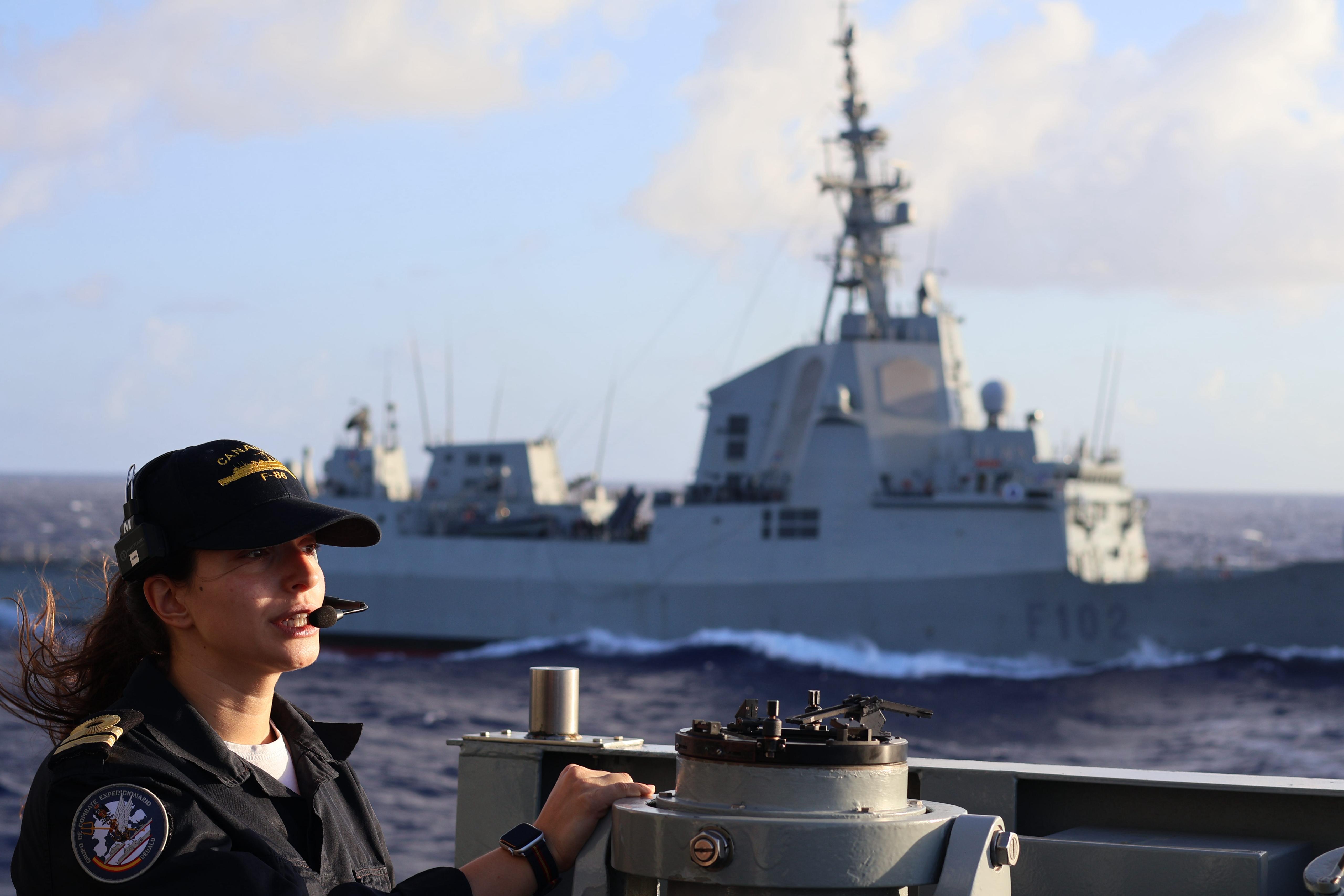 Bridge officer of the frigate Canarias guiding the ship during the manoeuvre