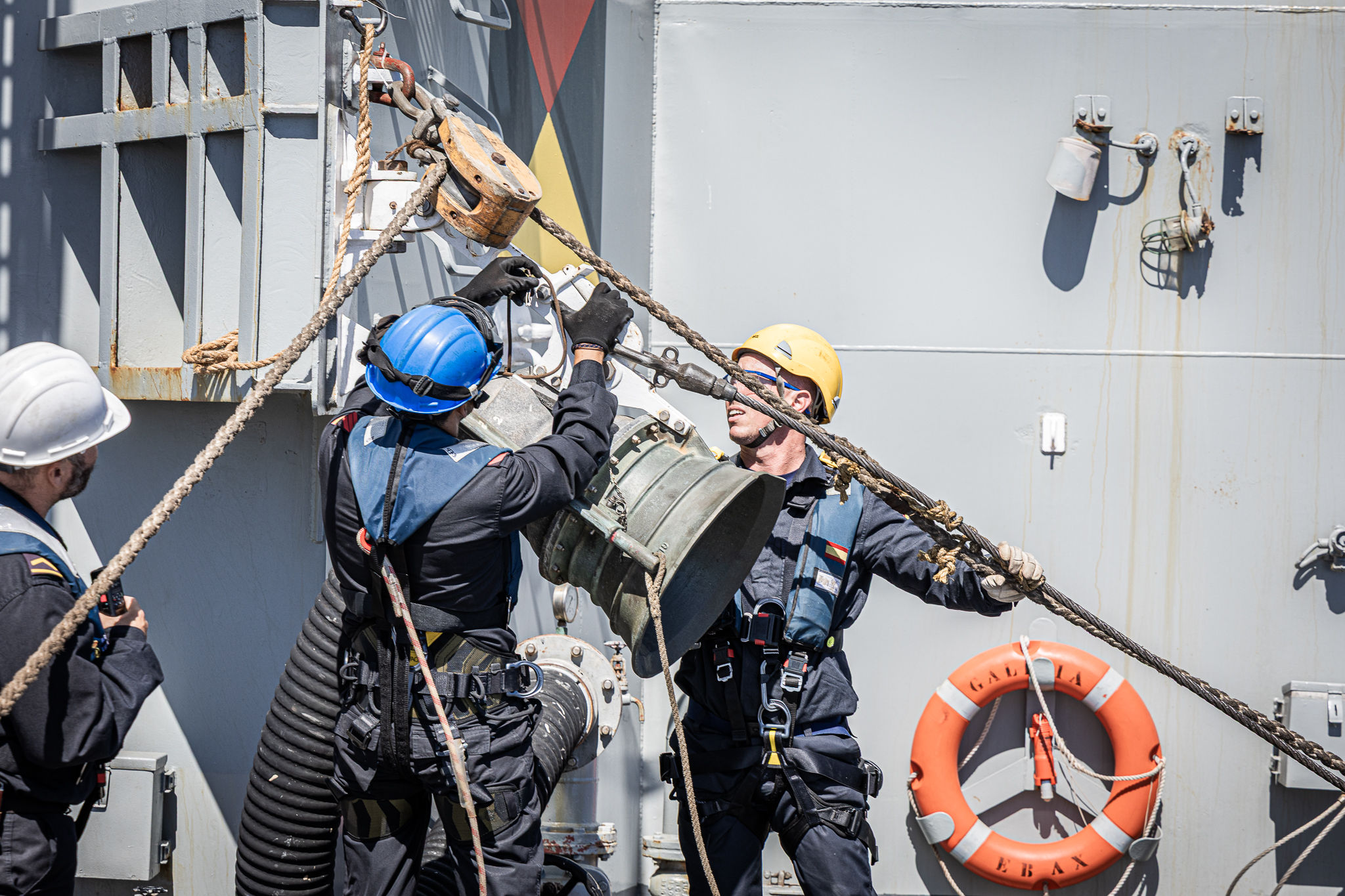 LPD Galicia's crew preparing to receive fuel