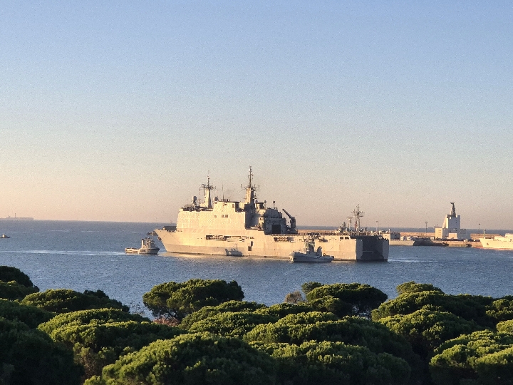 Arrival in Rota of the ship Galicia and the frigate Canarias