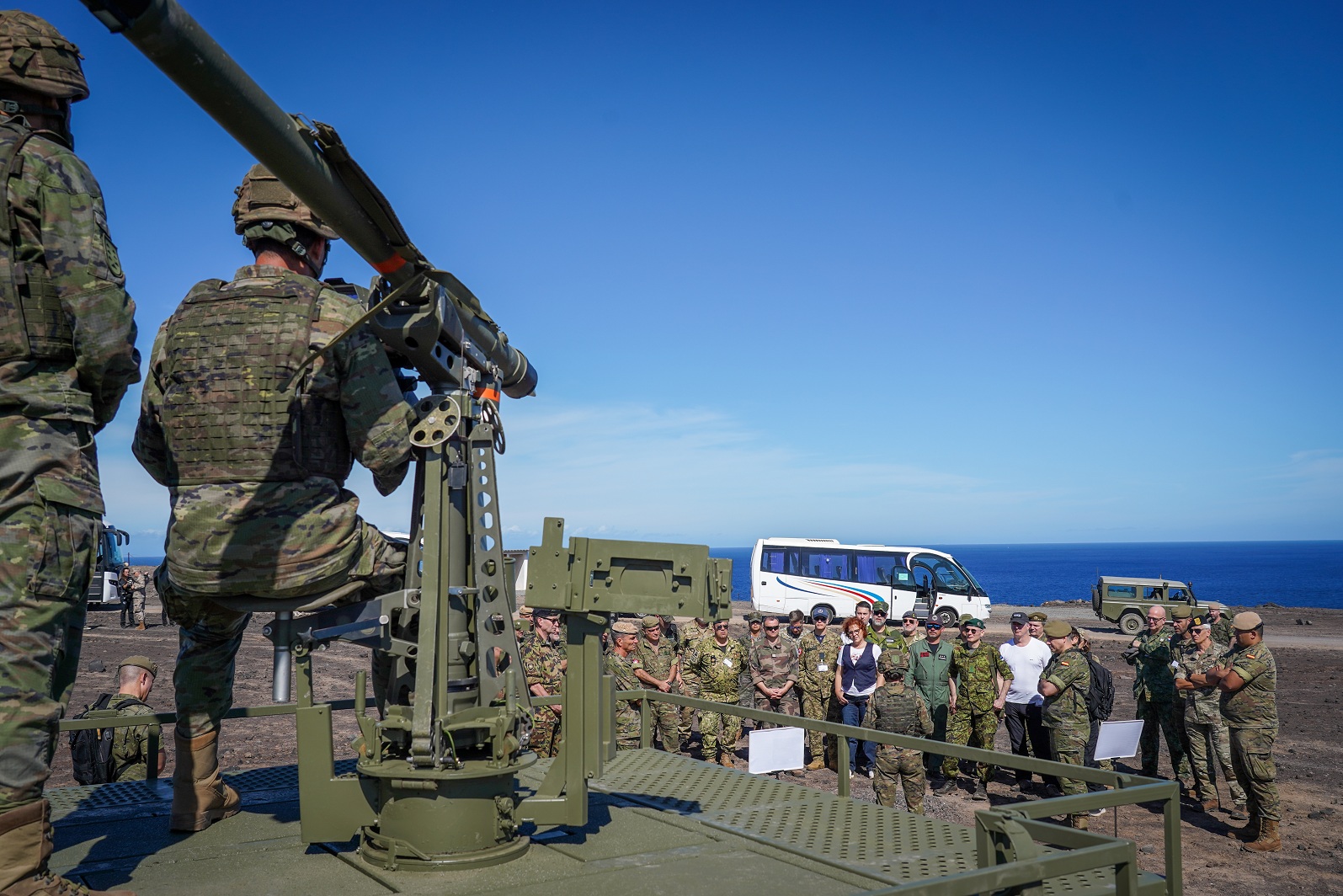 Visit to the “Canarias” XVI brigade