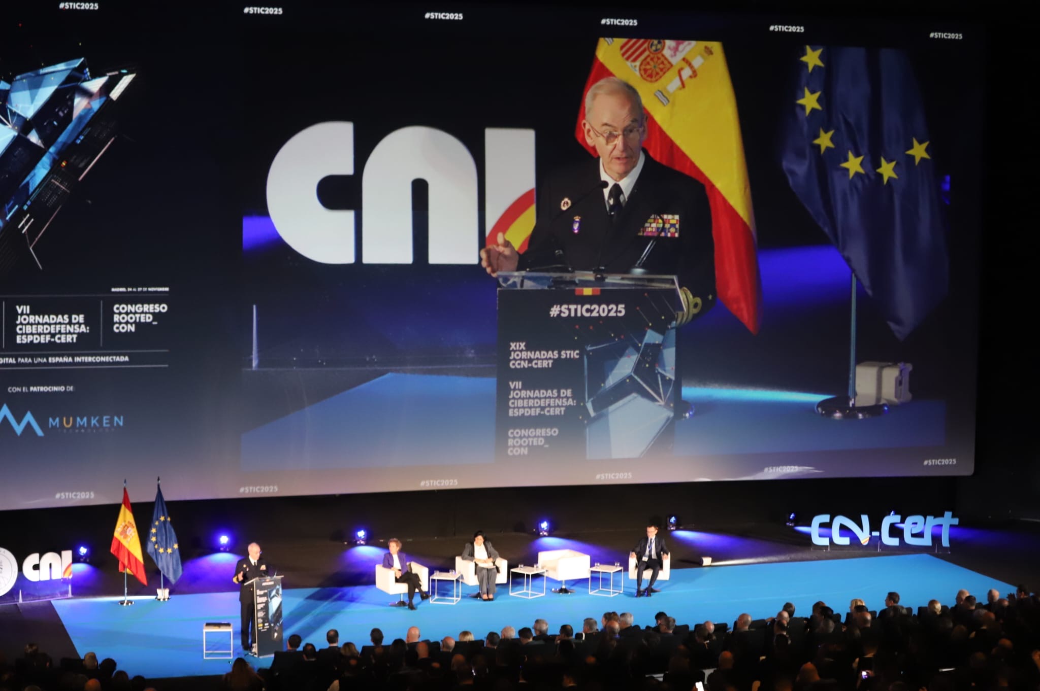 The Chief of Defence participates in one of the expert panels