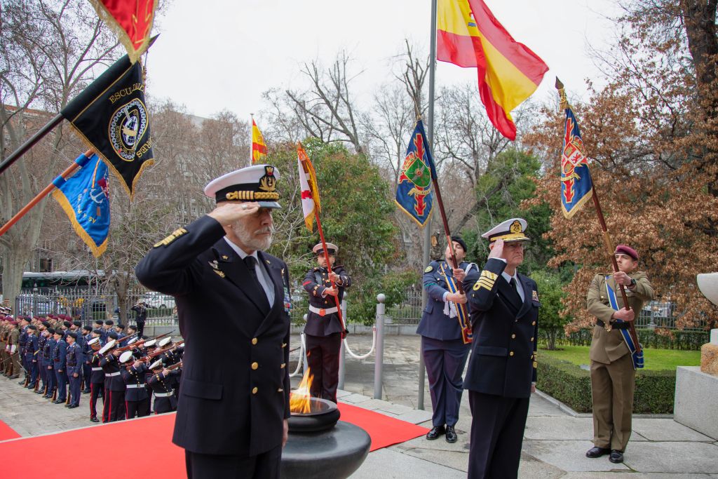 Admiral General López Calderón and Admiral Cavo Dragone