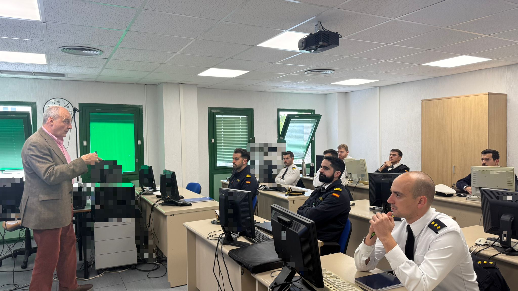 Commander Pérez de Tena delivering his lecture