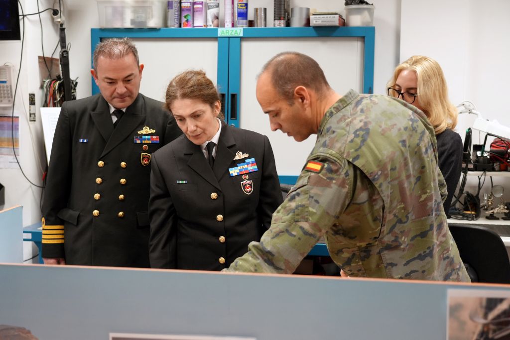 Visit to the Counter-IED laboratory