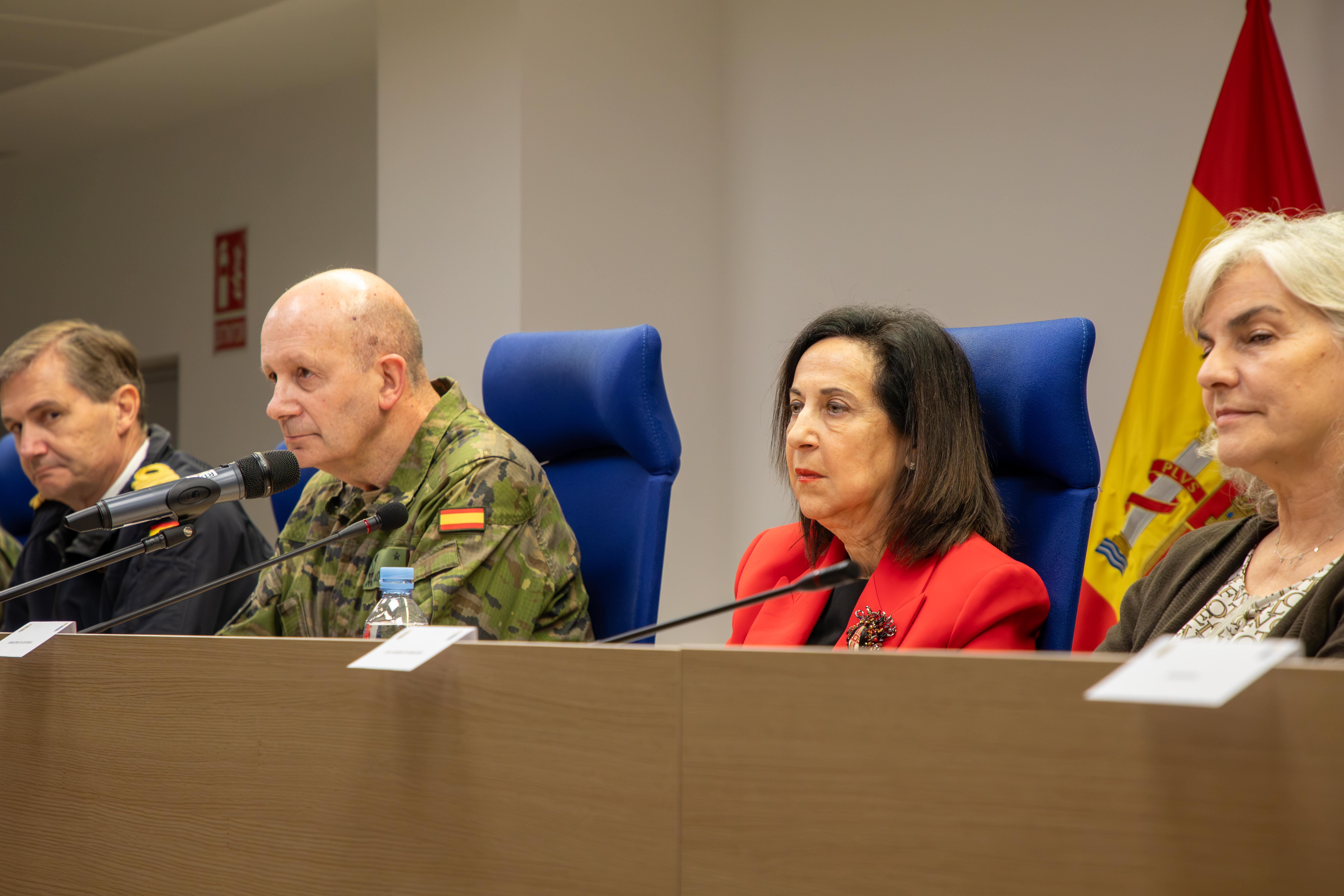 The Minister of Defence and the CMOPS