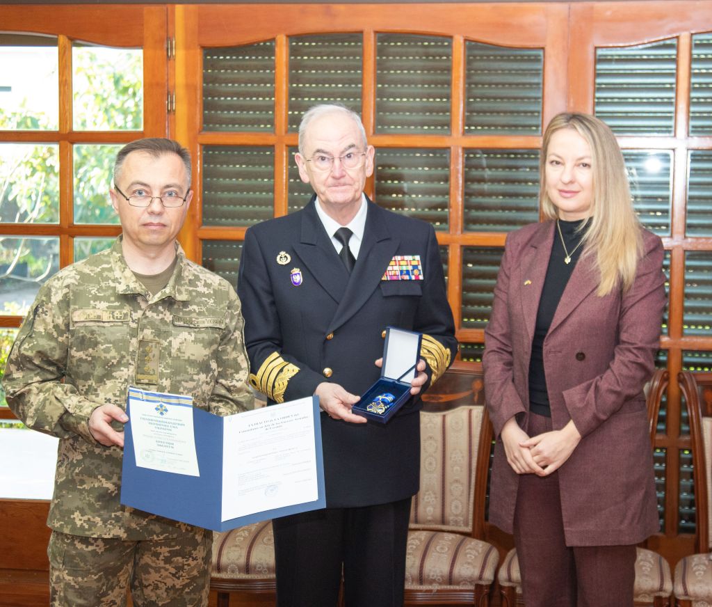 Chief of the Defence Staff with the Ambassador of Ukraine to Spain and the Defence Attaché