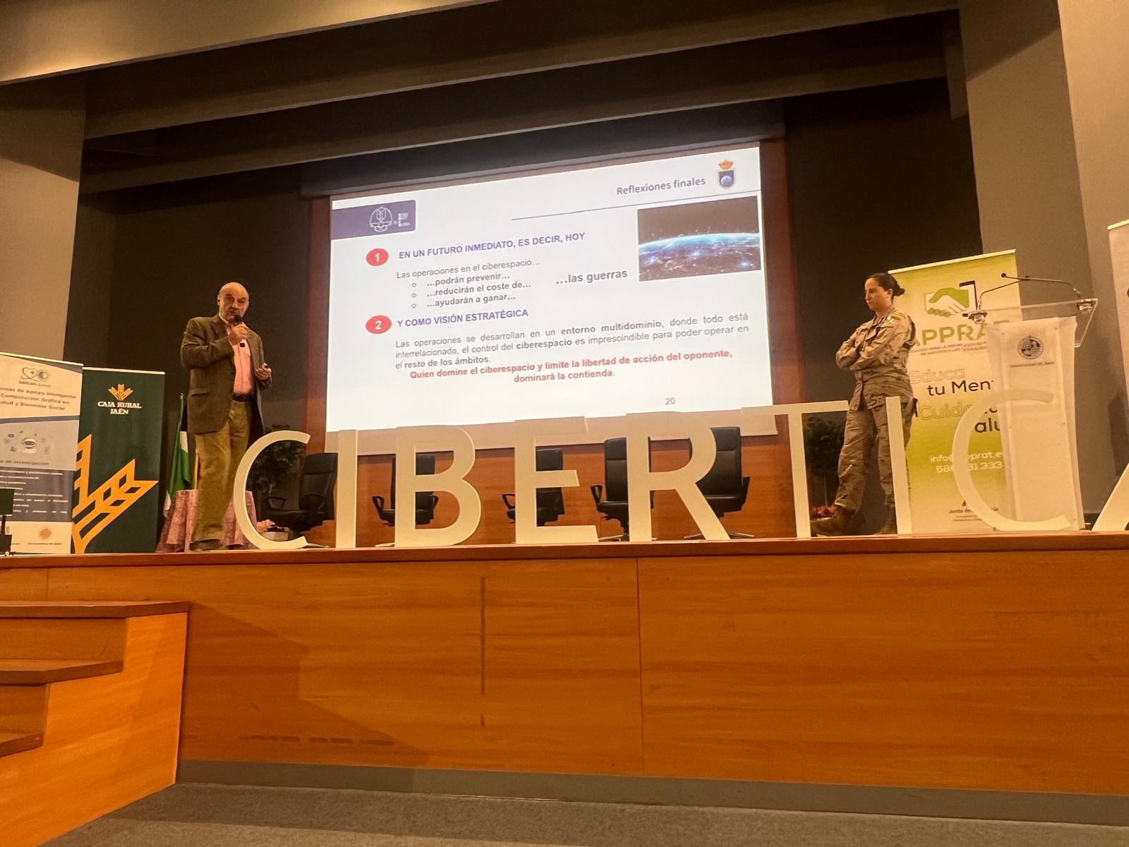 Retired Commander Pérez de Tena and Sergeant Vicens at Cibértica