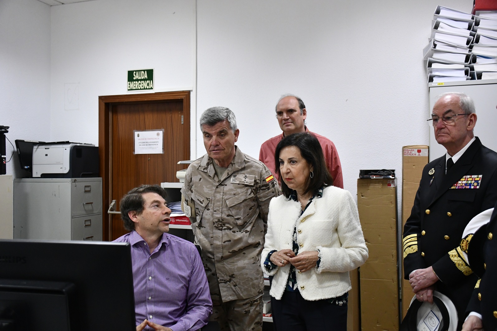 Minister Robles, the Chief of Defence and the Commander of the Central Military Command during the visit