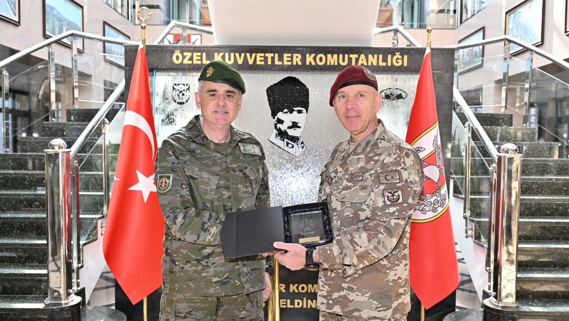 Saludo entre Comandantes de Operaciones Especiales