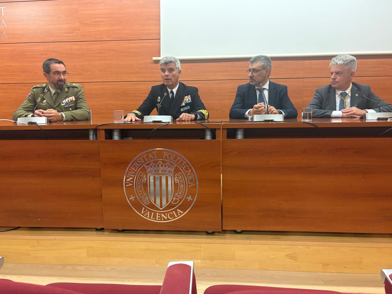 El comandante del MCCE durante su ponencia