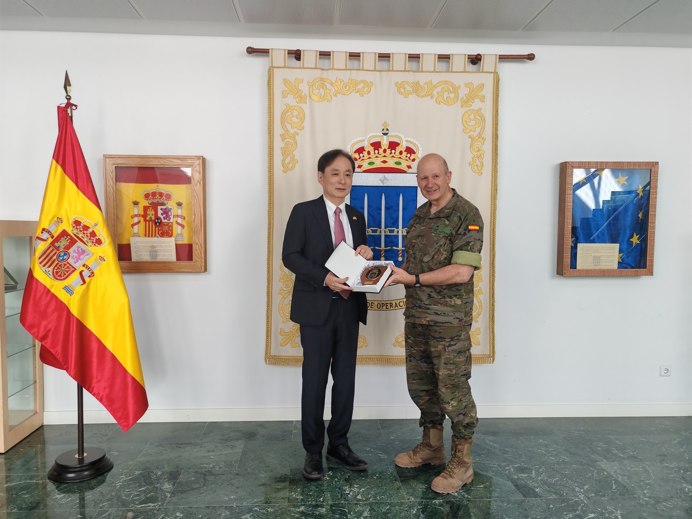 Presentation of institutional gifts