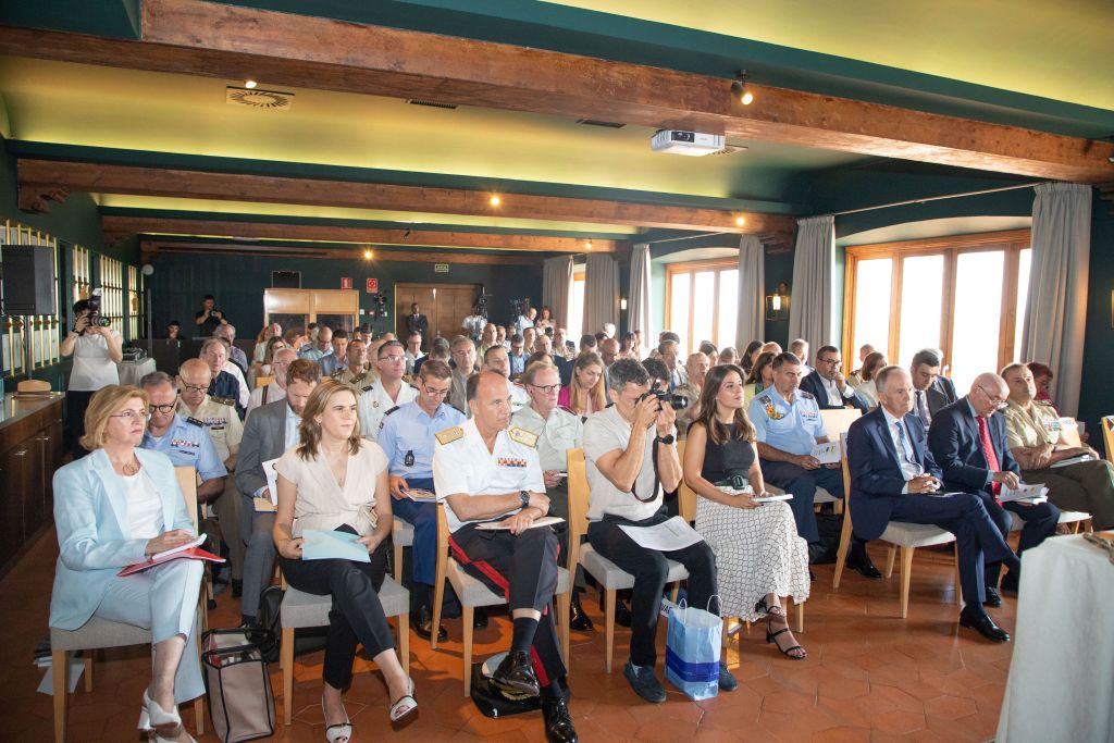 Asistentes a la inauguración del seminario