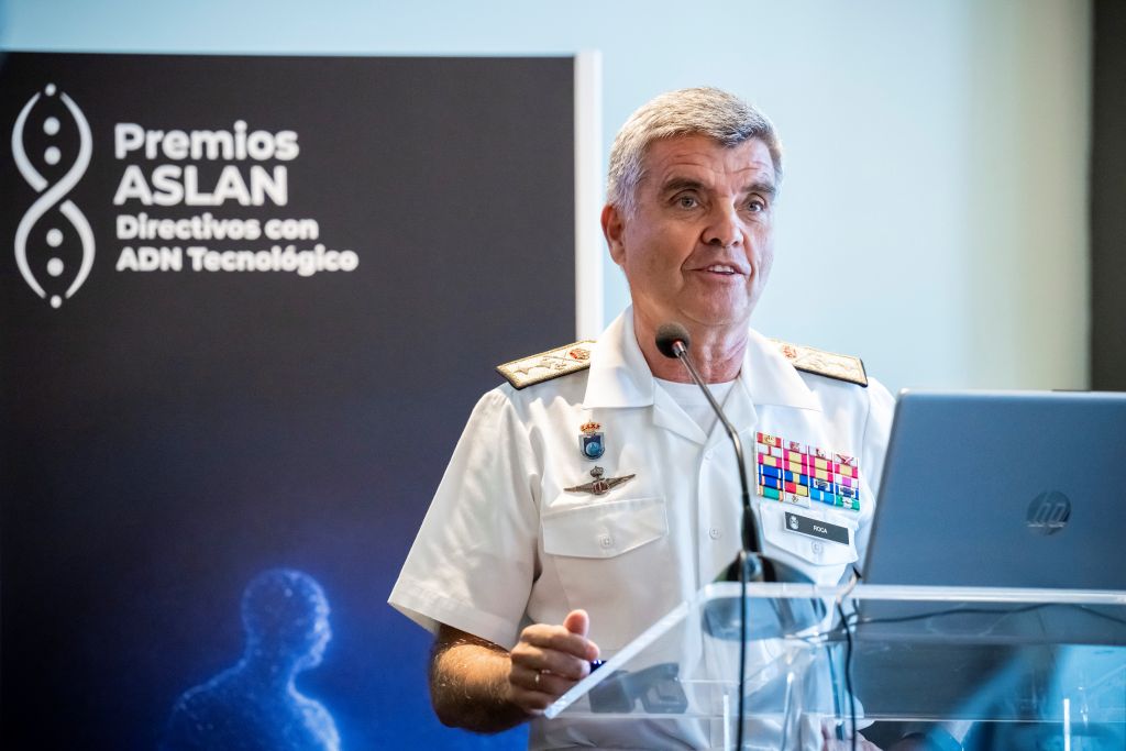 El vicealmirante, durante su discurso de agradecimiento