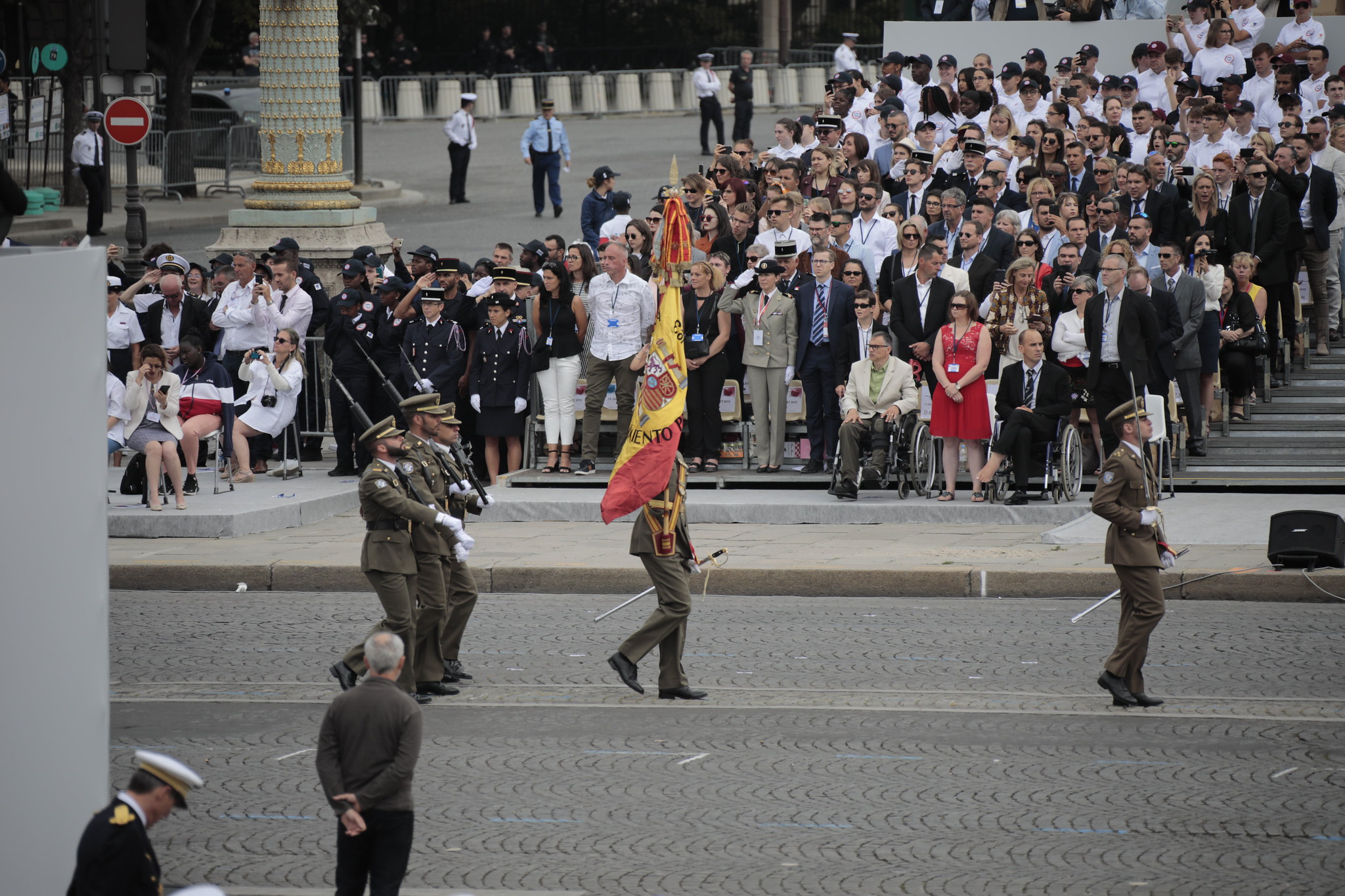 Bandera españopla en el Desfile del 14 de Julio en 2019. (Foto Ruben Somonte MDE)